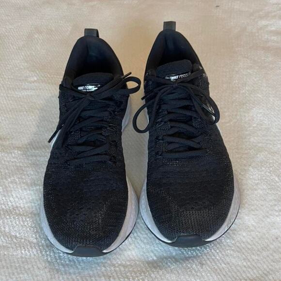 Black Nike Reacts Infinity Flyknit - Picture 3 of 4